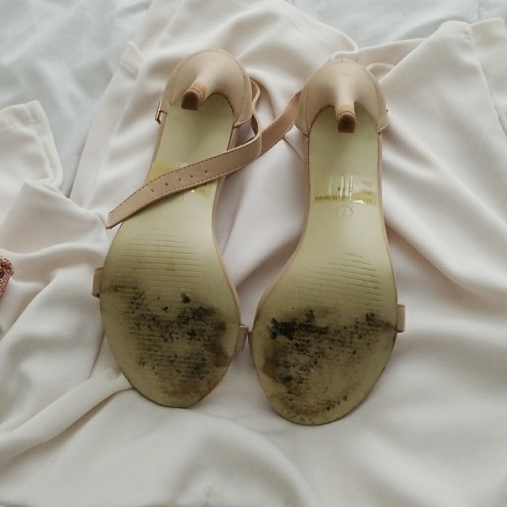 Heels - Picture 2 of 4